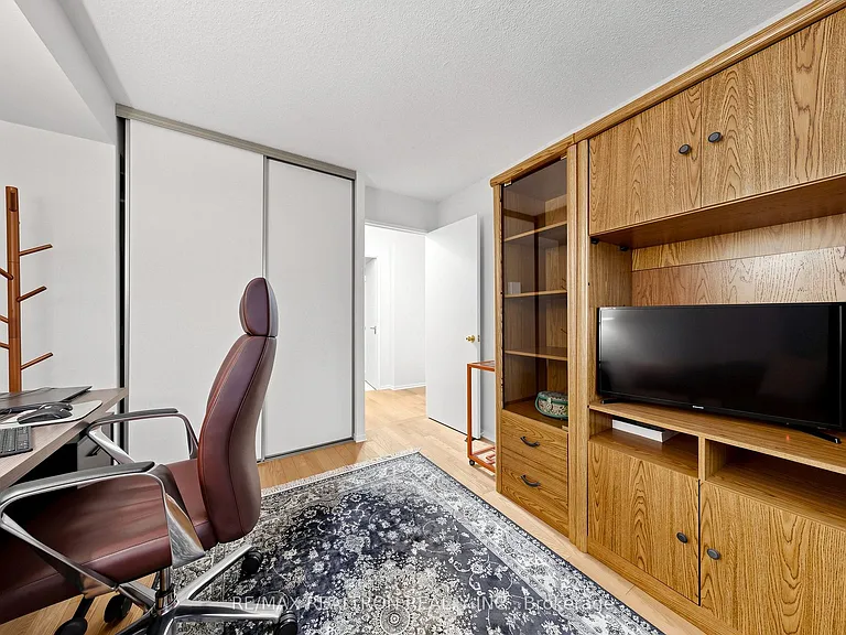 326 Major Mackenzie Dr E #307 — Photo 31