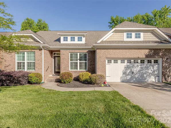 1818 Alden Oaks Ln, Charlotte, NC 28270