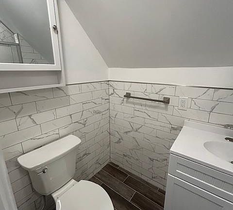 3rd image of 356 Highland Ave #3