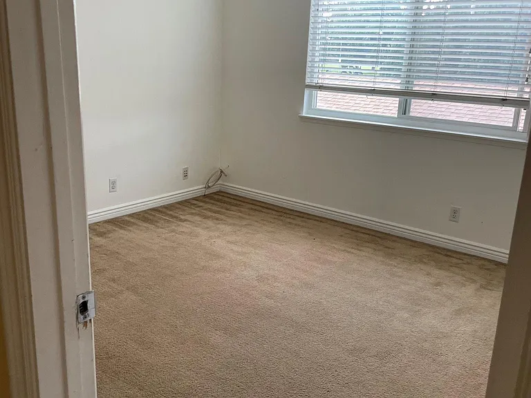 Regular bedroom with ceiling fan