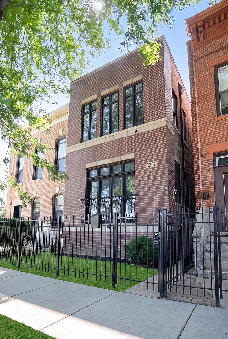 2 bed, $2,400 — Photo 1