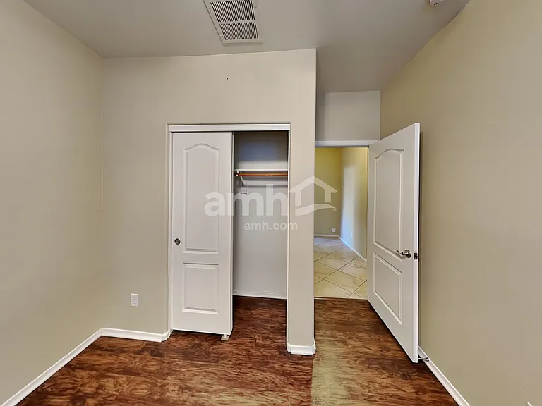 3716 E Waite Ln — Photo 12