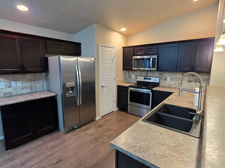 1058 E Ranch Dr — Photo 3