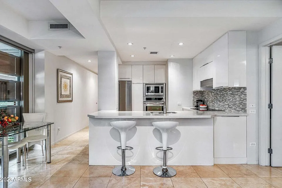 1 bed, 1.5 bath, 952 sqft, $4,500 — Photo 1