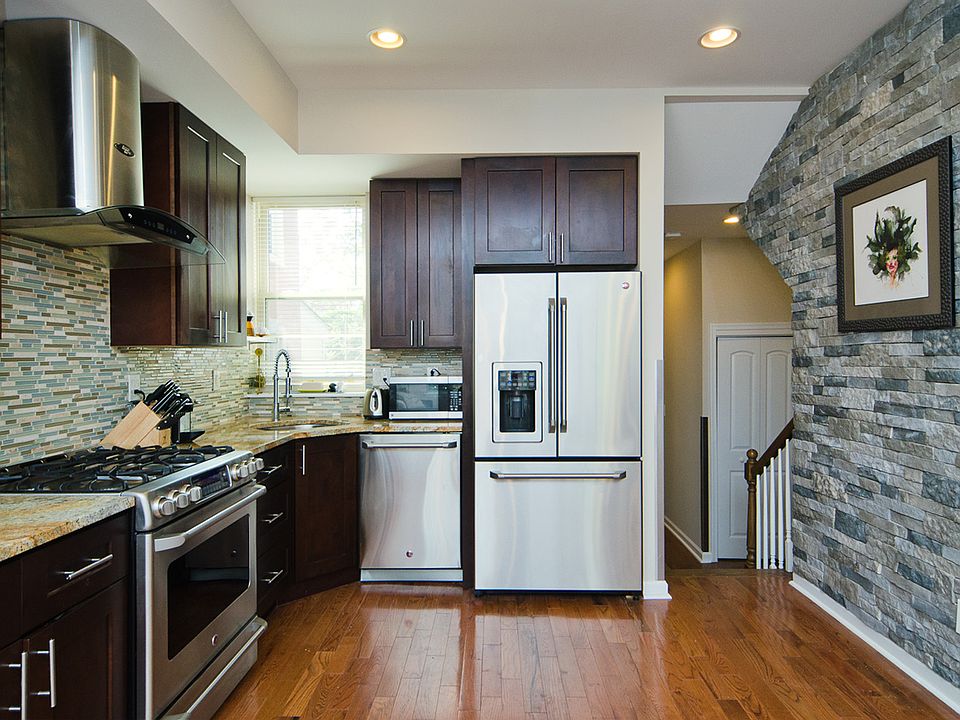 1st image of 912 N 20th St #B