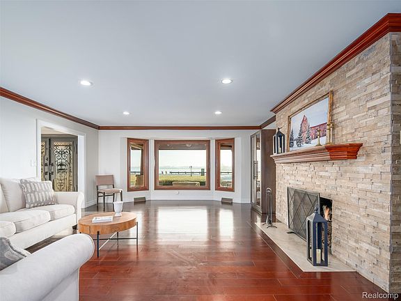 5th image of 23750 E River Rd