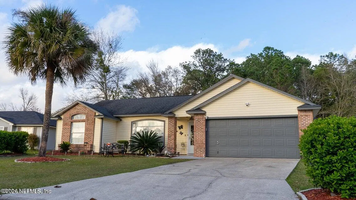4 bed, 2.0 bath, 1910 sqft, $2,300 — Photo 1