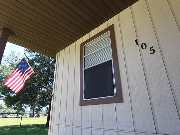 2nd image of 105 Pecan St