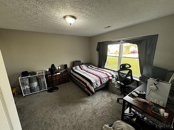 3rd image of 883 Hathaway Dr