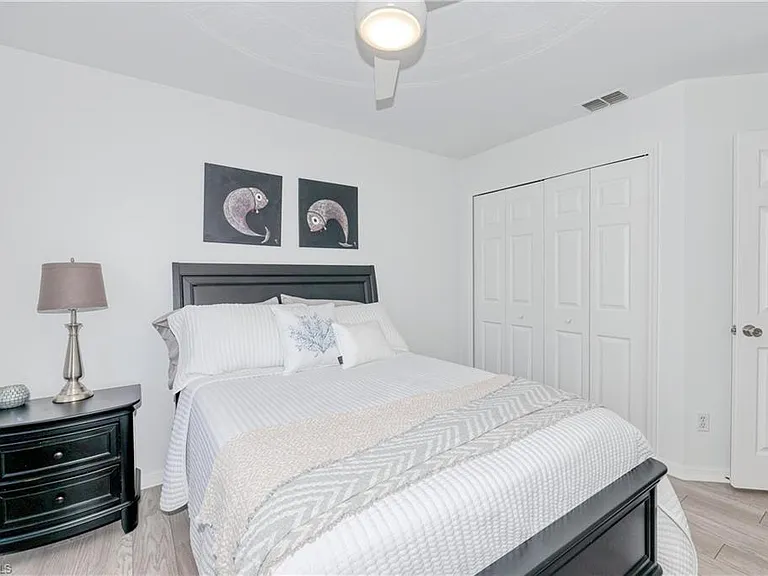 22589 Island Lakes Dr — Photo 24