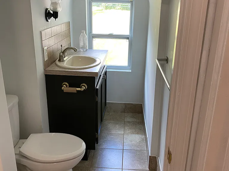 570 W Clarkston Rd — Photo 20