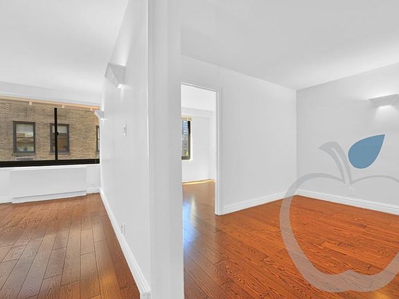 3rd image of 330 W 45th St APT 6M