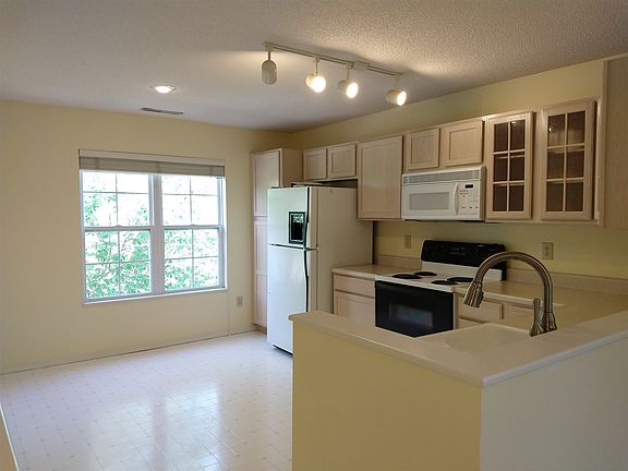 4th image of 2101 S Bayberry Dr