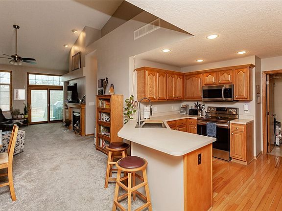 3rd image of 6037 Cottage Dr