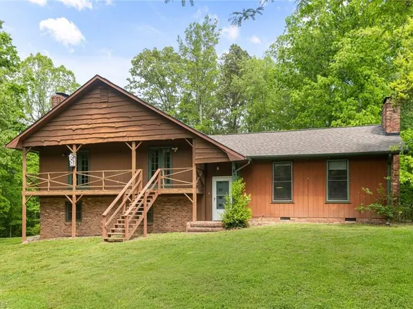 203 Millbrook Ln, Walnut Cove, NC 27052