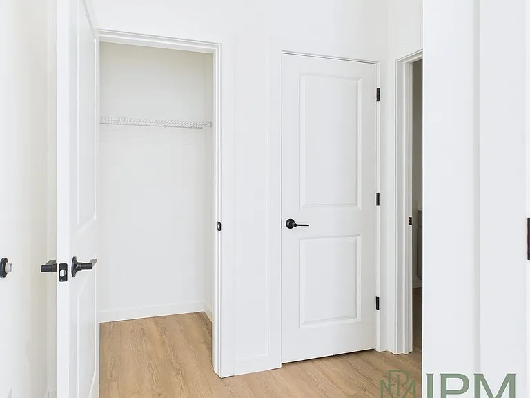 98 Penn Place — Photo 33