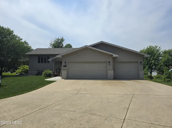 411 Herzog Dr, Watertown, SD 57201
