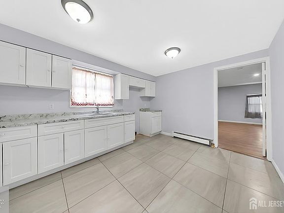 5th image of 313 Livingston St
