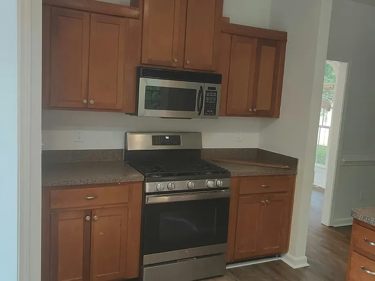 6806 Lombard Ct — Photo 8