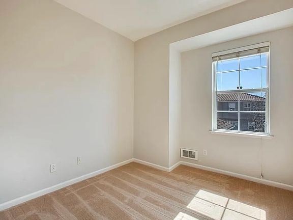 5th image of 373 Race St