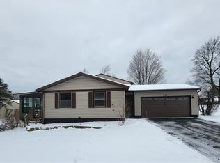 827 Fairway Cir, Baldwinsville, NY 13027