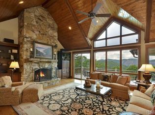 1127 W Rochester Dr, Cashiers, NC 28717
