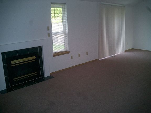 3rd image of 831 130th St E