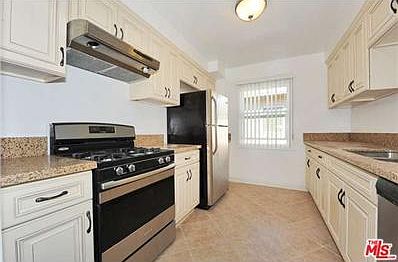 3rd image of 1114 S Sherbourne Dr