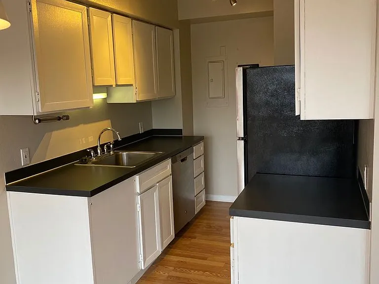 2020 Building — Photo 40