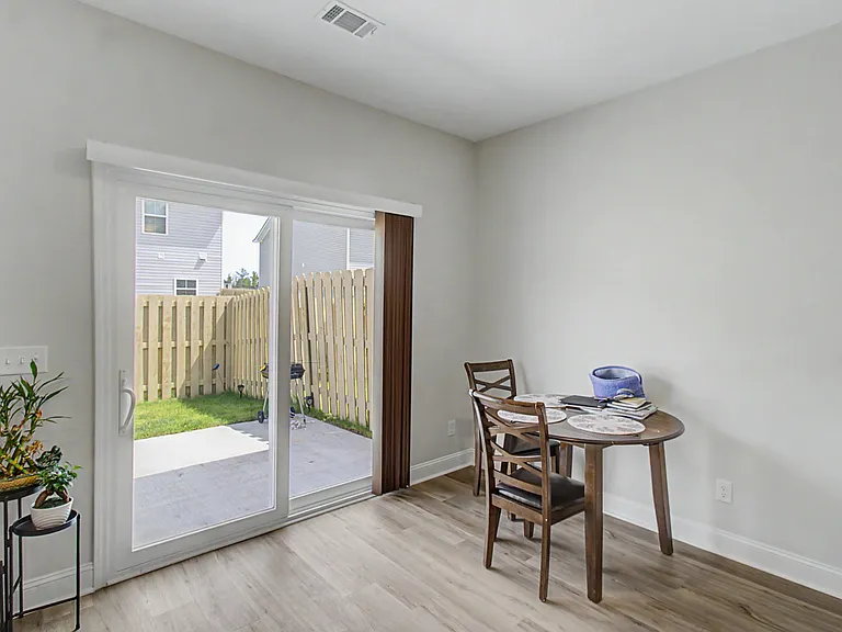 106 Heirloom Rd — Photo 5