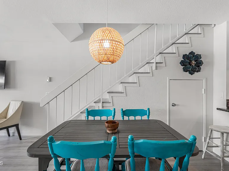 304 E Surfside Dr — Photo 5