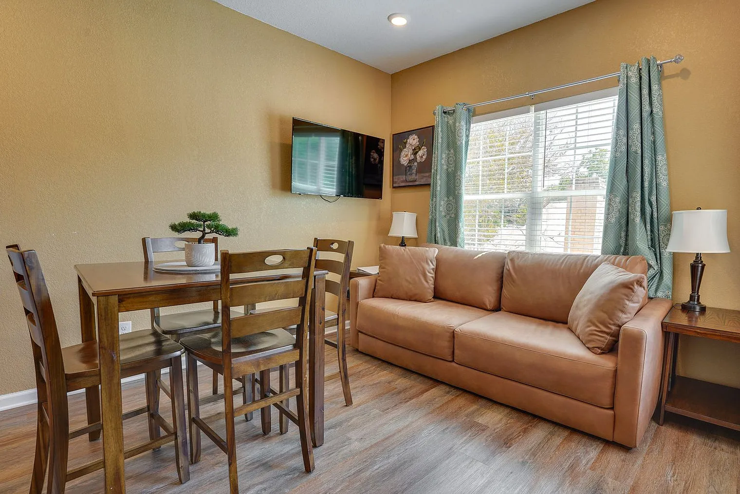 2 bed, 1.0 bath, 893 sqft, $1,979 — Photo 1