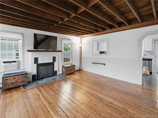 4 bed, 2.0 bath, 1440 sqft, $4,950 — Photo 4