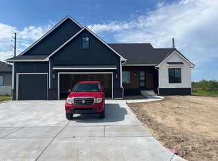 5009 N Emerald Ct, Maize, KS 67101
