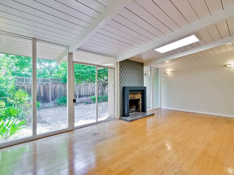 485 Emmons Dr — Photo 14