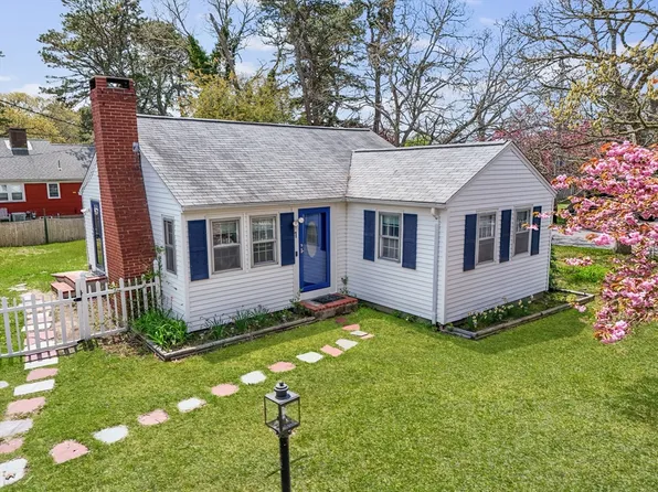 1 Gilbert Rd, Dennis Port, MA 02639