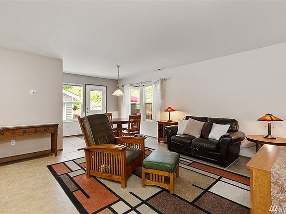 4th image of 36718 SE Gravenstein Ct