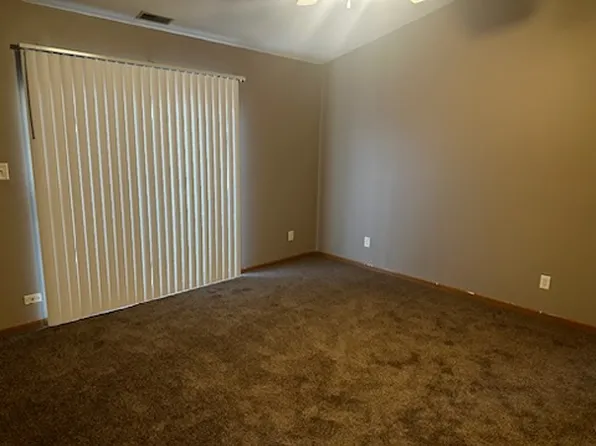 1024 Arcadia Dr, Dekalb, IL 60115