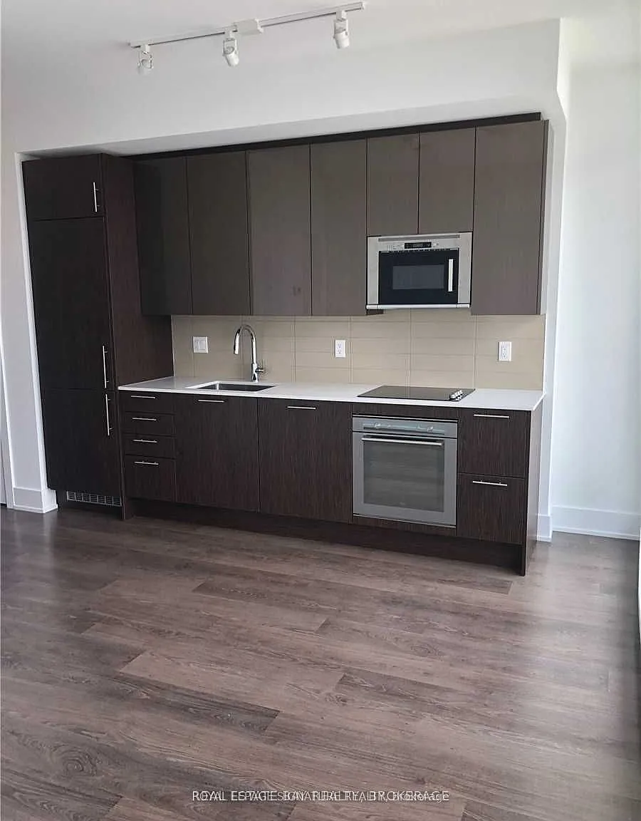 Stanley Condos — Photo 4