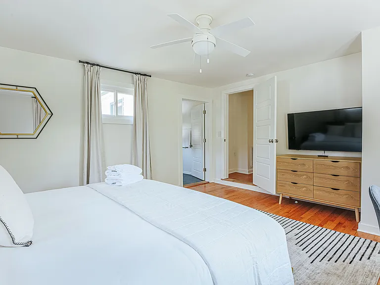1023 King St — Photo 5
