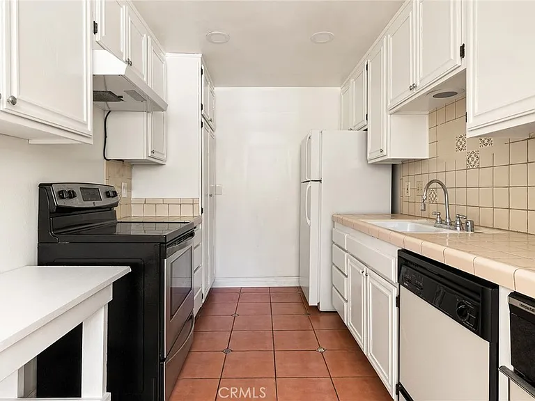 497 E California Blvd #119 — Photo 4