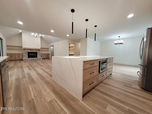 5th image of 1489 Thomas Woods Way