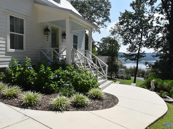 2012 Stevenson St, Guntersville, AL 35976