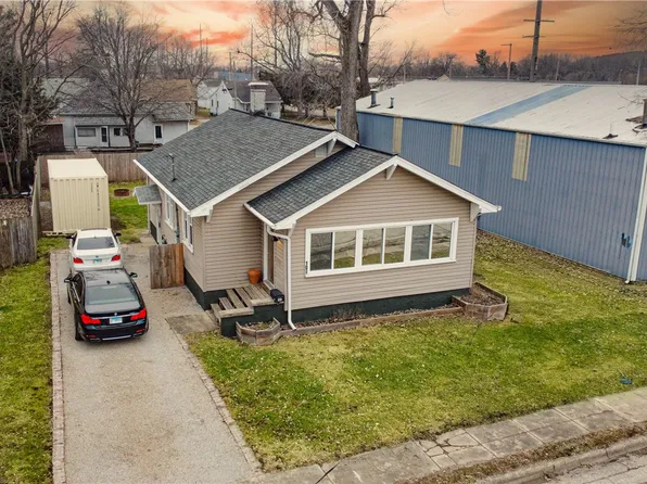 108 11th St, Charleston, IL 61920