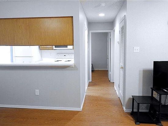 5th image of 2409 Leon St APT 108
