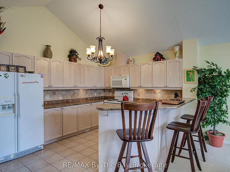 32 Green Briar Dr — Photo 8