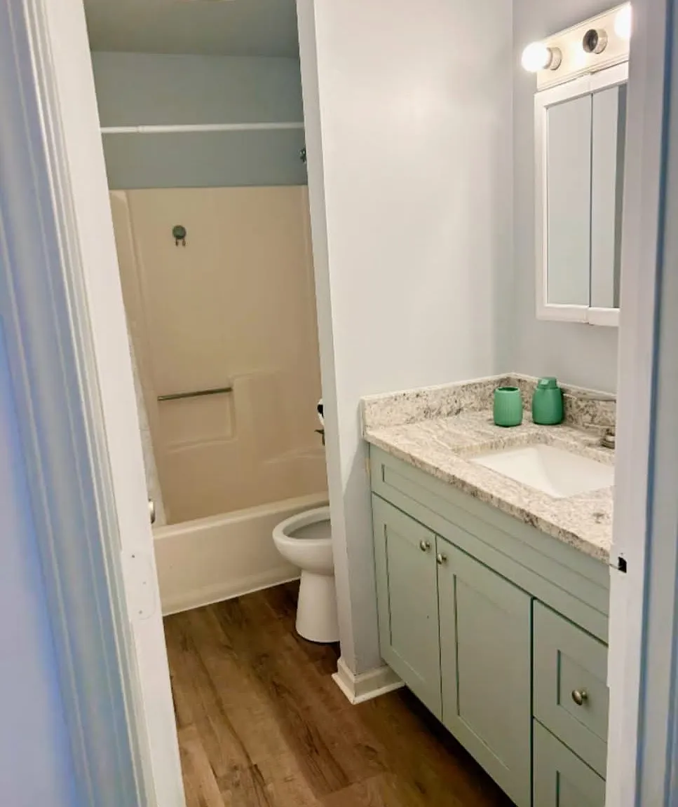 3 bed, 2.0 bath, 1100 sqft, $2,003 — Photo 3