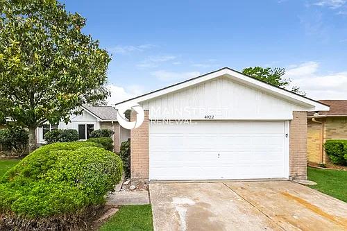 4922 Crestway Dr Photo 1