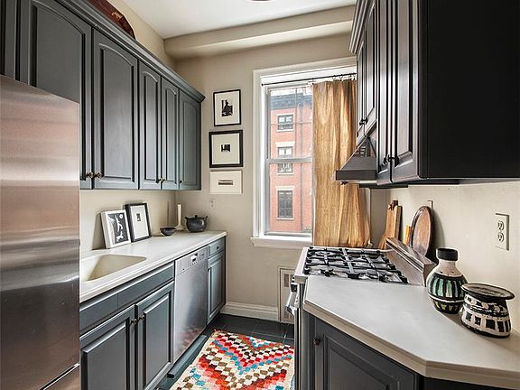 4th image of 15 E 10th St APT 3B