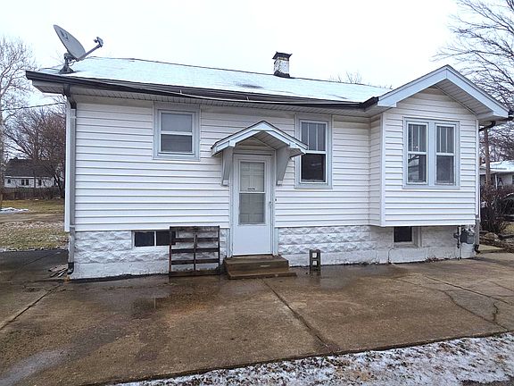 3rd image of 1304 E Lawrence St